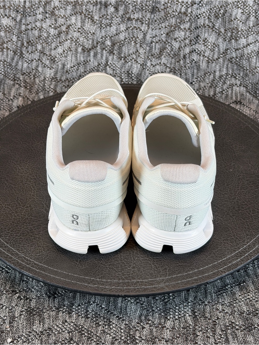 On Cloud 5 running shoes Women's 9.5 Ice / White - Picture 4 of 7
